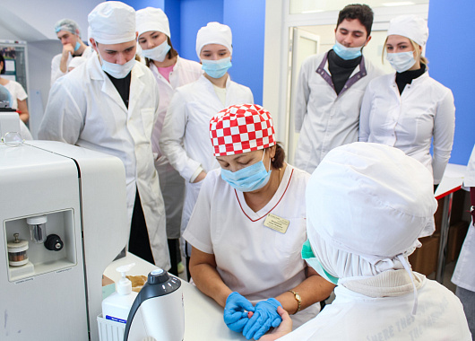 обмен опытом: студенты-фельдшеры погрузились в специфику работы службы крови.